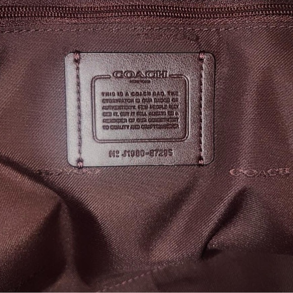 NWOT✨ COACH SWAGGER 27 COVERED IN THE UNIQUE COLOR “OXBLOOD” 👑🔥🙌🏼👜 - Picture 8 of 9